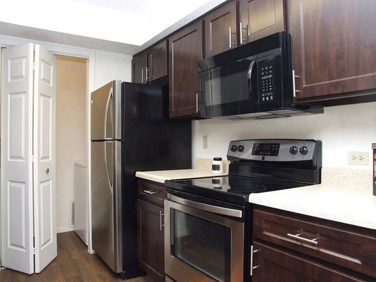 stainless steel appliances in Topeka apartments
